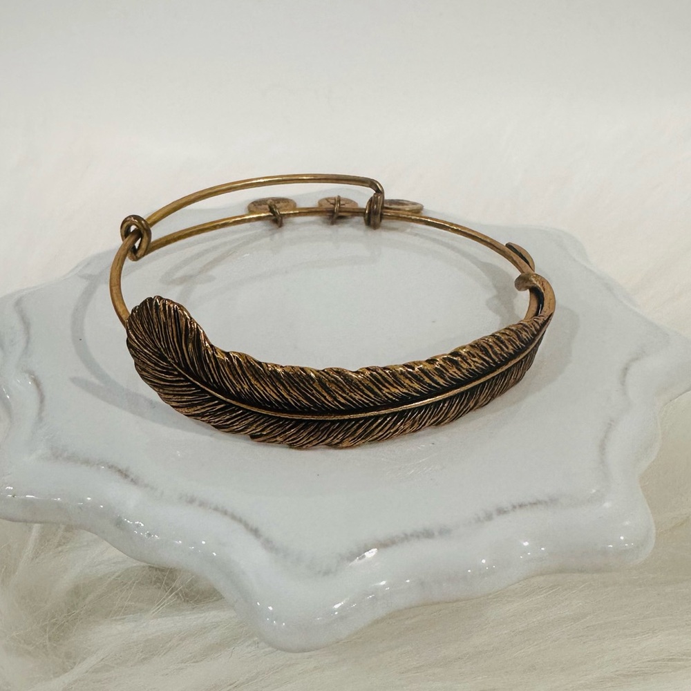 🪶 ✨ ALEX AND ANI QUILL FEATHER BRACELET GOLD